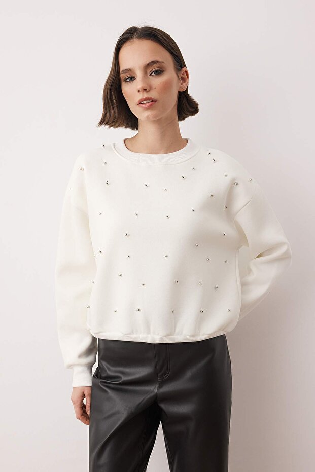 Ekru Taş Akseusar Detaylı Bisiklet Yaka Regular Crop Örme Sweatshirt TWOAW26SW00090 - 1
