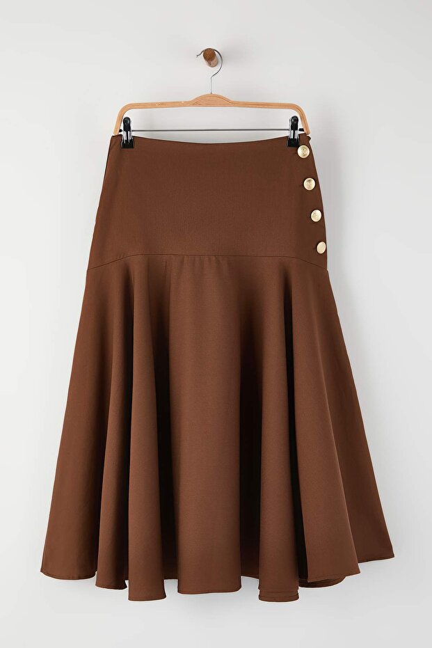Koyu Kahverengi Düğme Detaylı Midi Boy Gabardin Pamuklu Kloş Etek TWOAW26ET00033 - 7