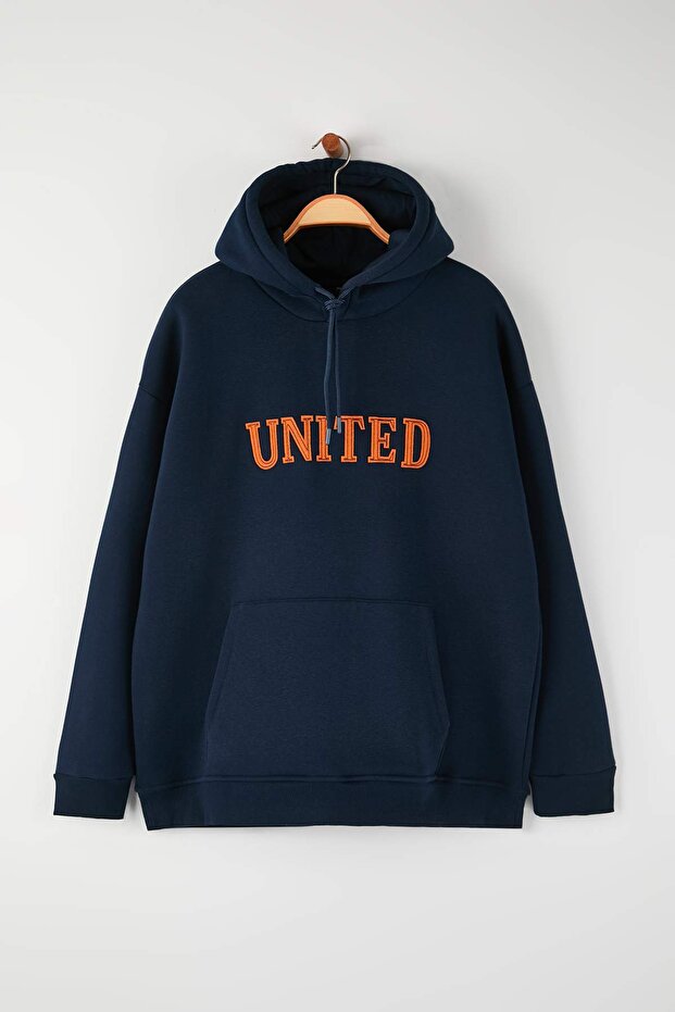 Büyük Beden Lacivert Oversize İçi Polar/Sıcak Tutan Nakışlı Sweatshirt TMNAW25AO00057 - 2