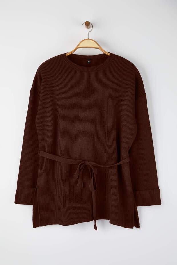 Brązowy sweter z długim rękawem i paskiem w talii TBBAW26AN00038 - 5
