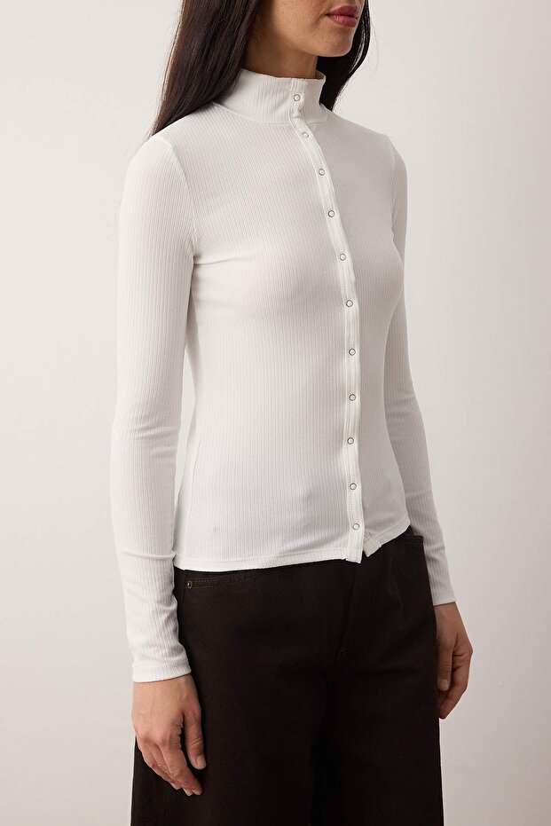 Ekru Önü Full Çıtçıt Kapama Kaşkorse Fitted/Vücuda Oturan Örme Bluz TWOAW26BZ00329 - 3