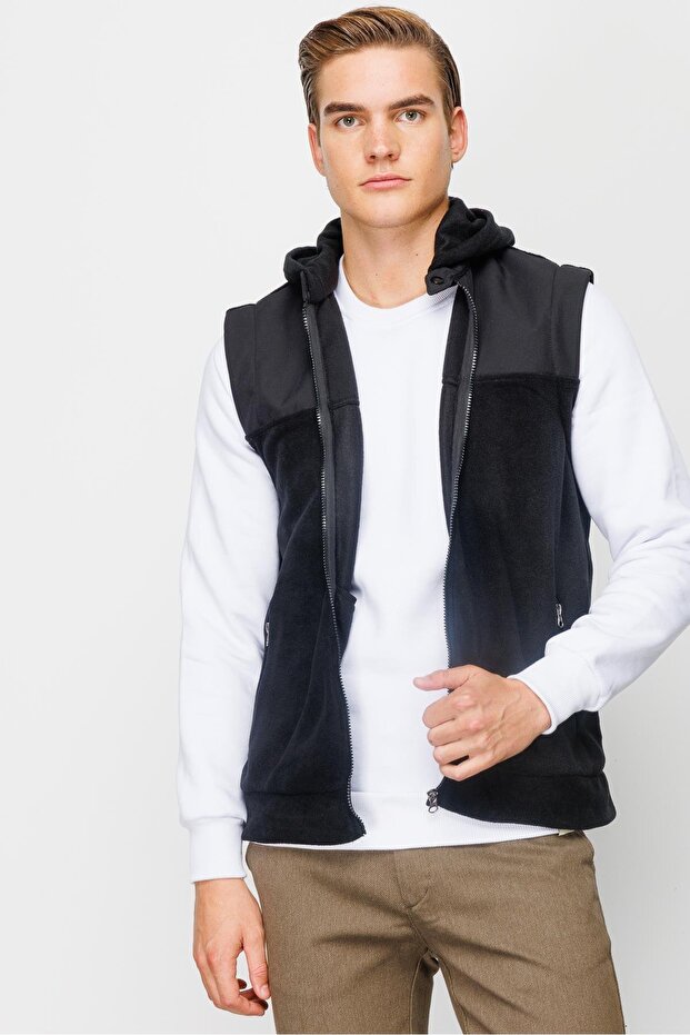 Black Men's Fleece Vest with Zipper and Stand Collar, Casual Model