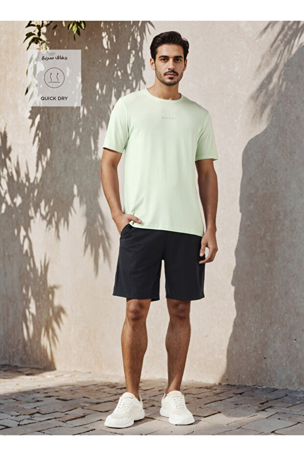 شورتات الأداء ذات المقاس العادي - 2