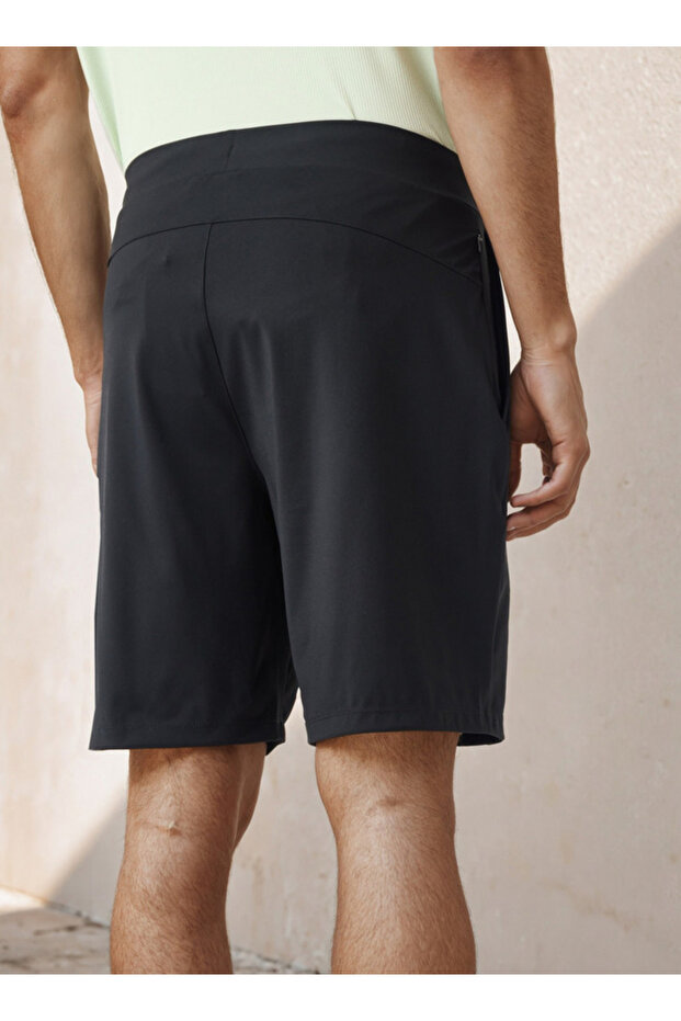 شورتات الأداء ذات المقاس العادي - 3
