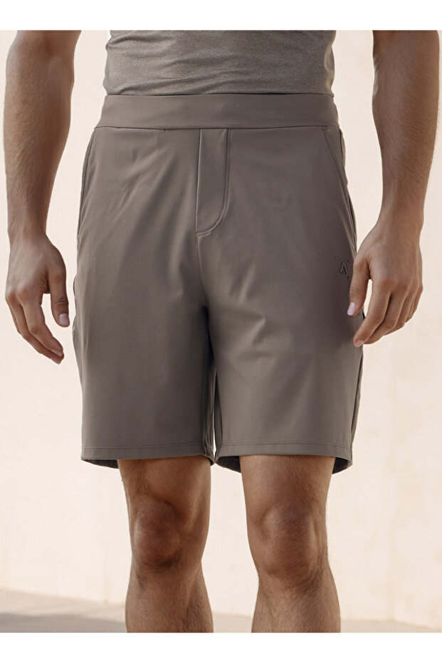 شورتات الأداء ذات المقاس العادي - 1