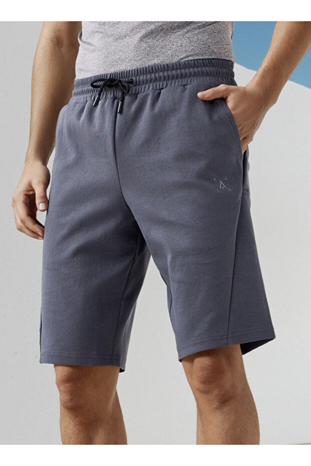 شورتات الأداء المقسمة - 1