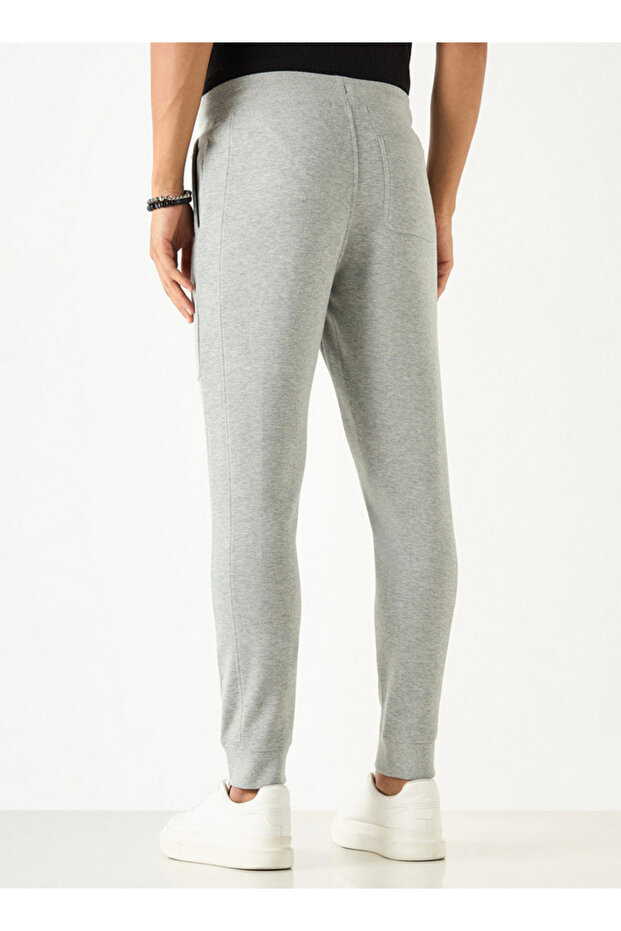 بنطال رياضي منسوج بإغلاق برباط وجيوب - 3