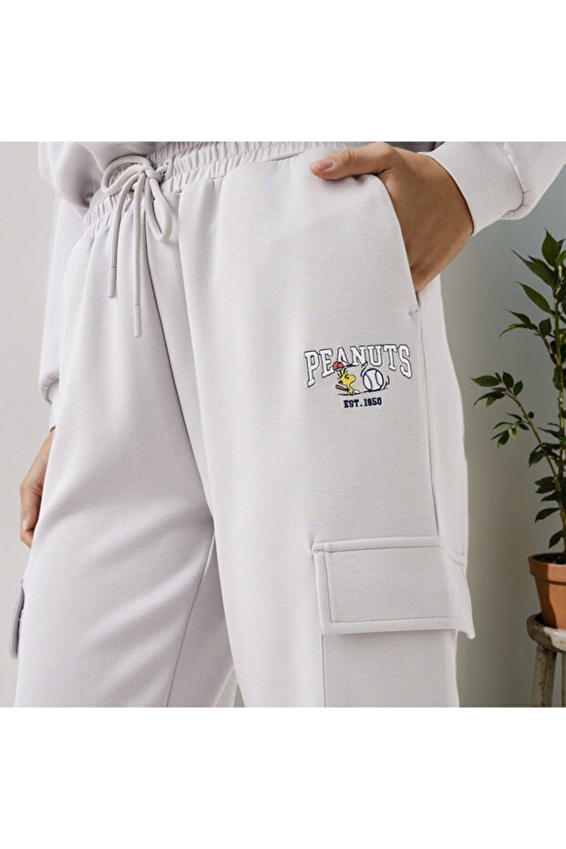 بنطال رياضي بطبعة الفول السوداني - 4