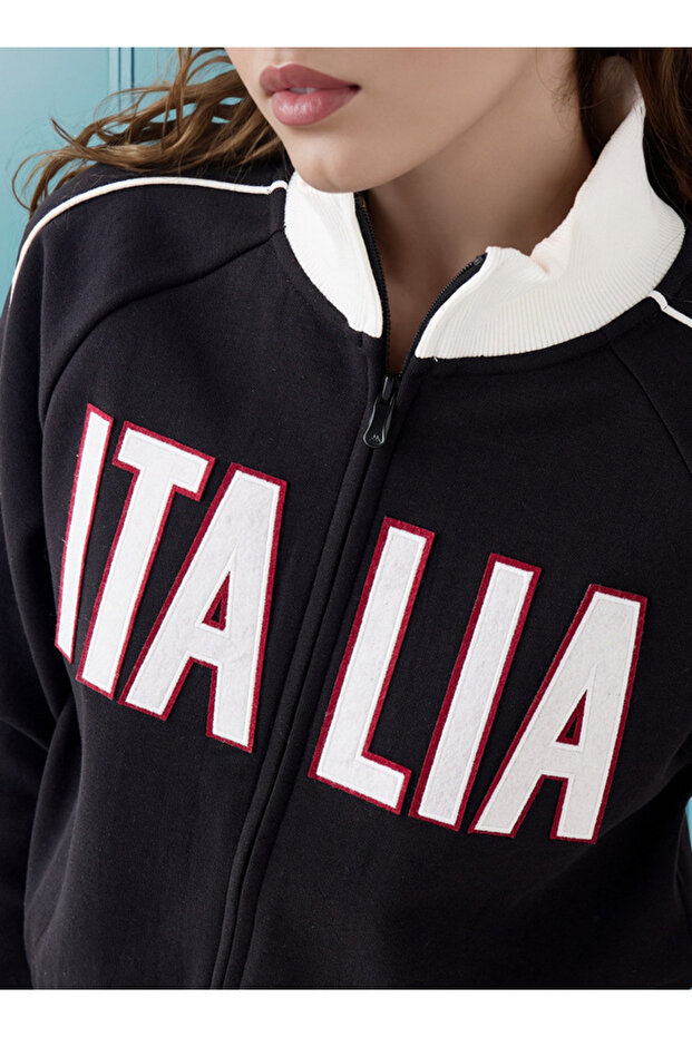 جاكيت بطبعة شعار مع سحاب للإغلاق - 4