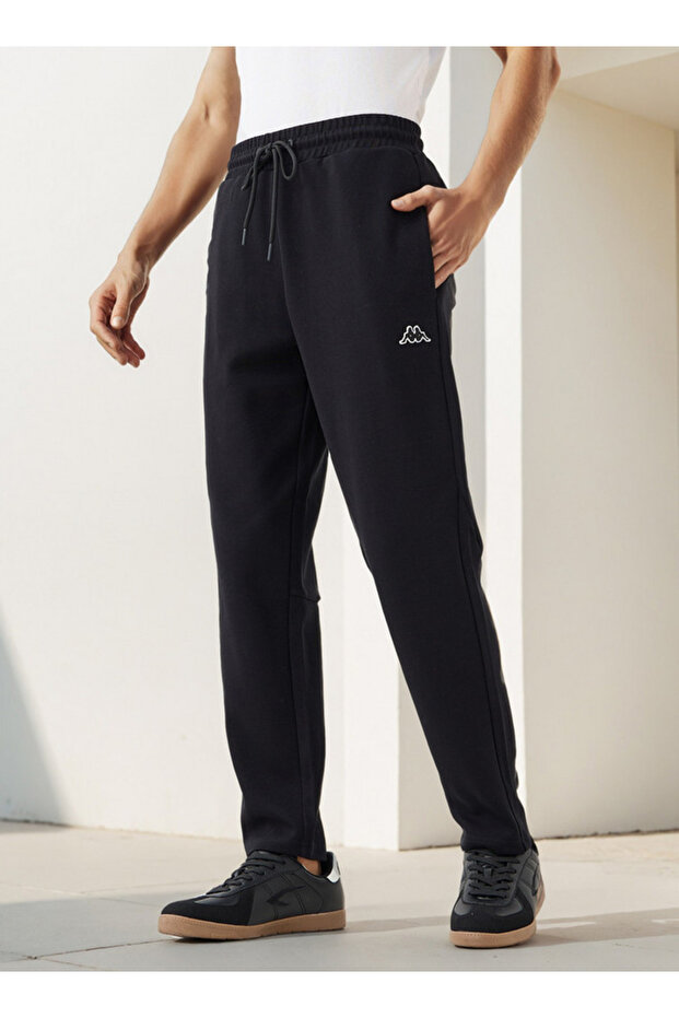 بنطال رياضي بطبعة شعار مع جيوب - 1