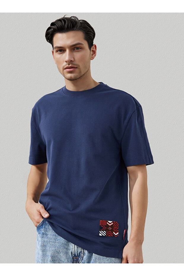 تي شيرت خلفي مطرز - 1