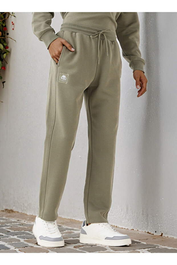 بنطال رياضي بطبعة شعار مع جيوب - 1