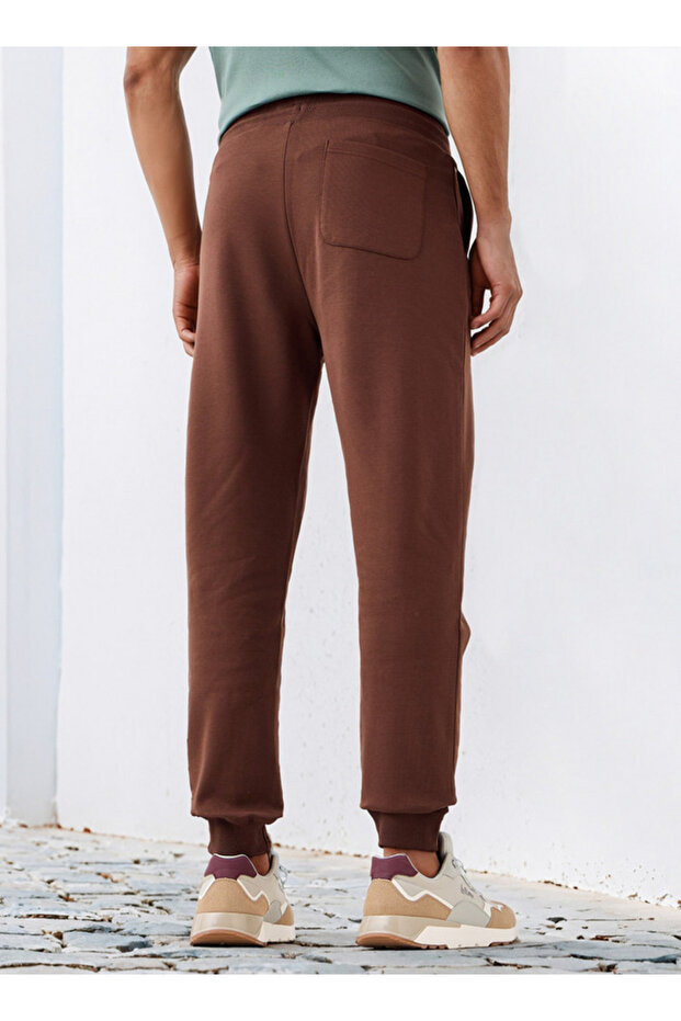 بنطال رياضي بقصّة عادية مع رباط إغلاق وجيوب - 3