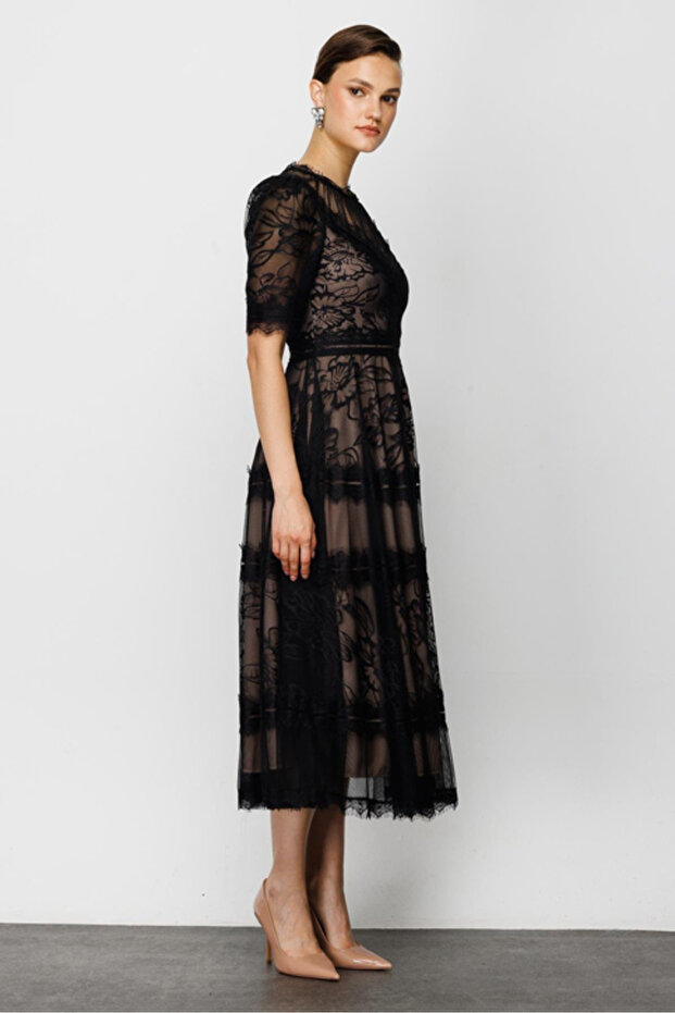 Siyah Dantelli Elbise - 2