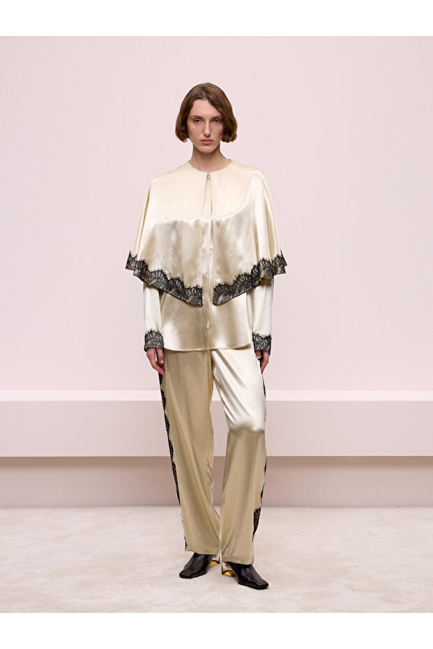 Dantel Detaylı Bej Bluz - 1