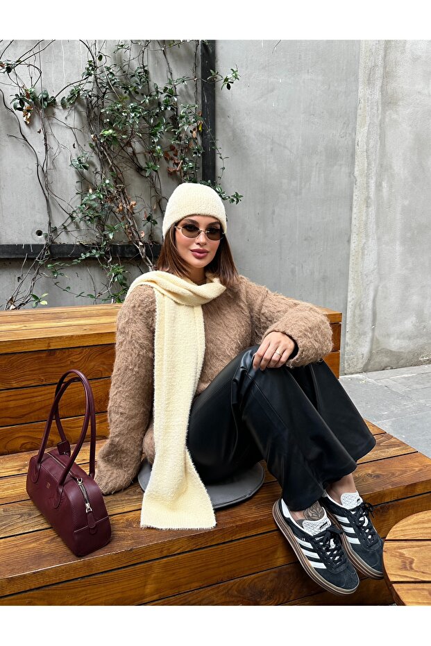 Fuzzy 2-Piece Women's Scarf Beanie Set