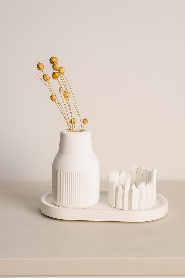 Nordic Model Vase and Asymmetrical Detailed Plate Decoration Set