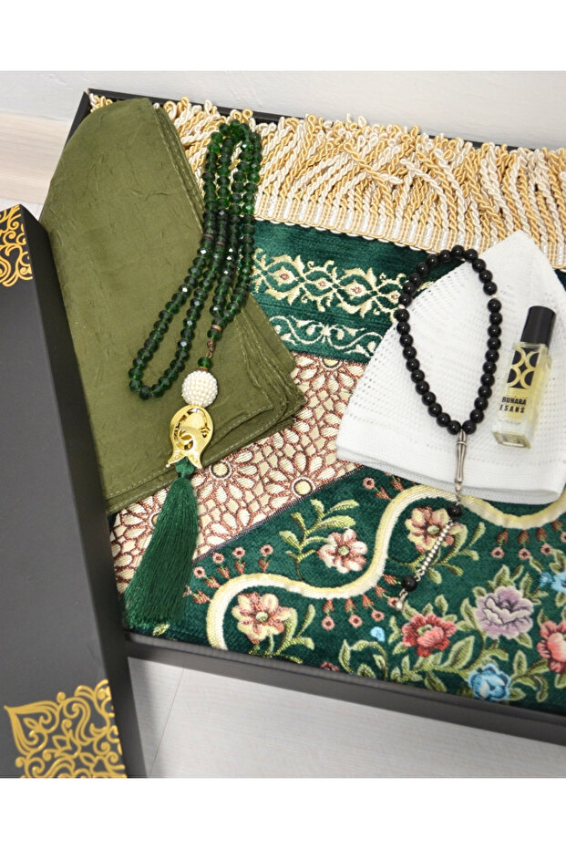Dowry Gift Prayer Rug Set – Prayer Rug, Scarf, Crystal Prayer Beads, Men's Prayer Beads, Skullcap with Essence Box