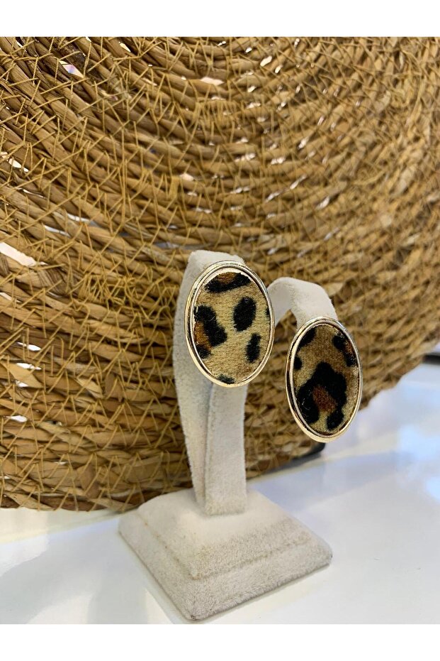 Women's Fur Textured Leopard Pattern Oval Detailed Earrings