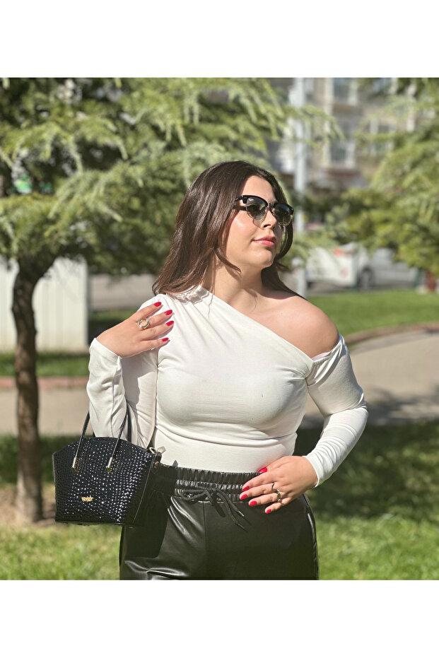 Beyaz Asimetrik Yaka Basic Body