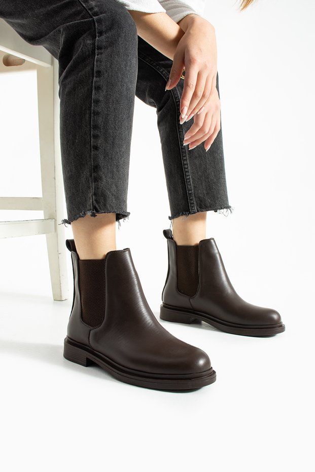 Women's Black Flat Heel Chelsea Boots