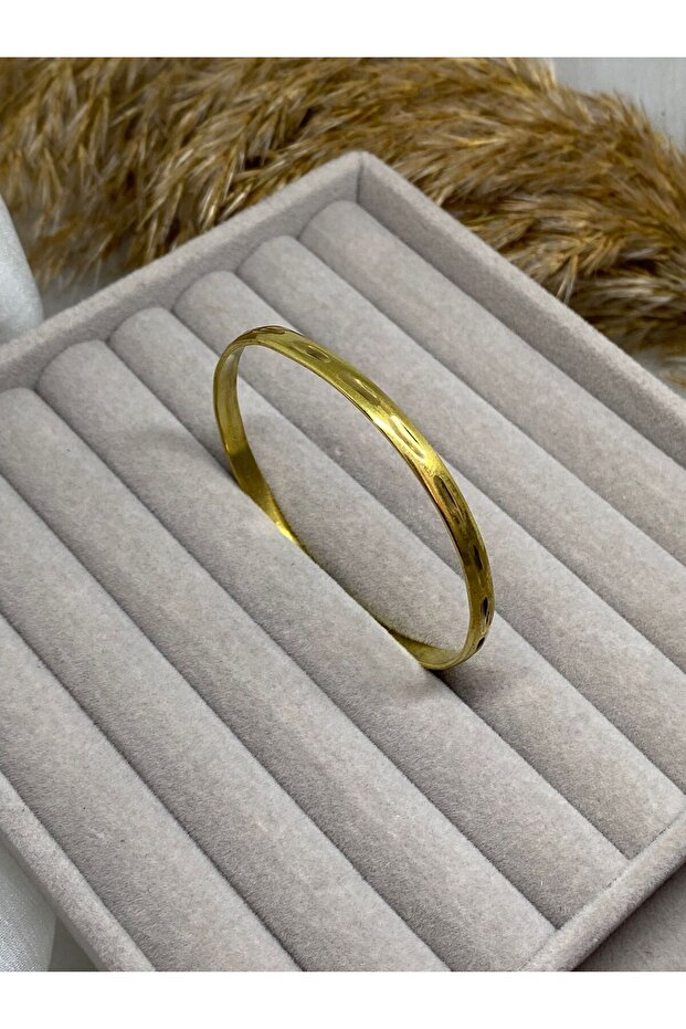 Classic Ring Bracelet with Hand Tattoo Effect