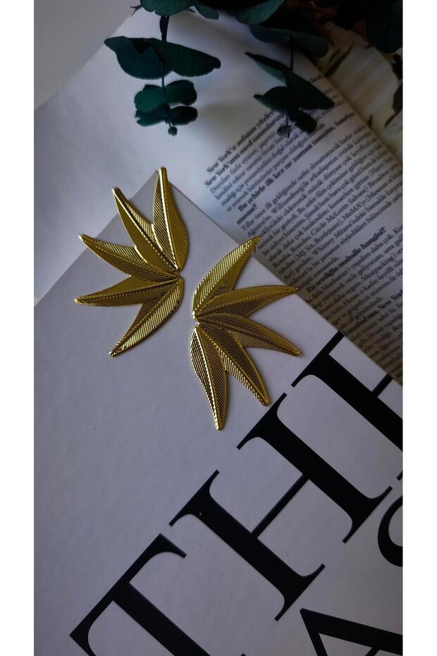 Special series serrated plate half flower earrings