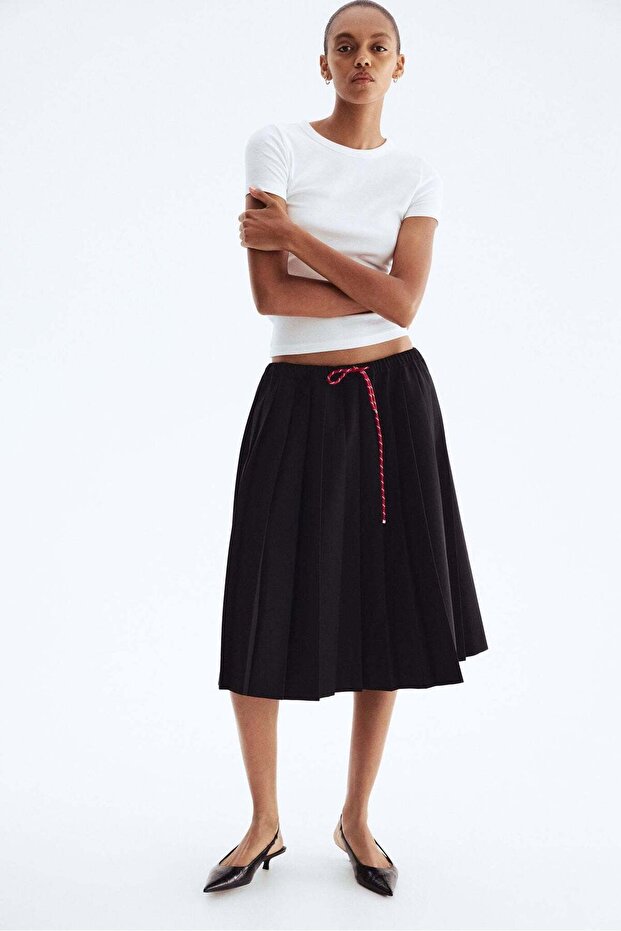 تنورة مطوية برباط - 4