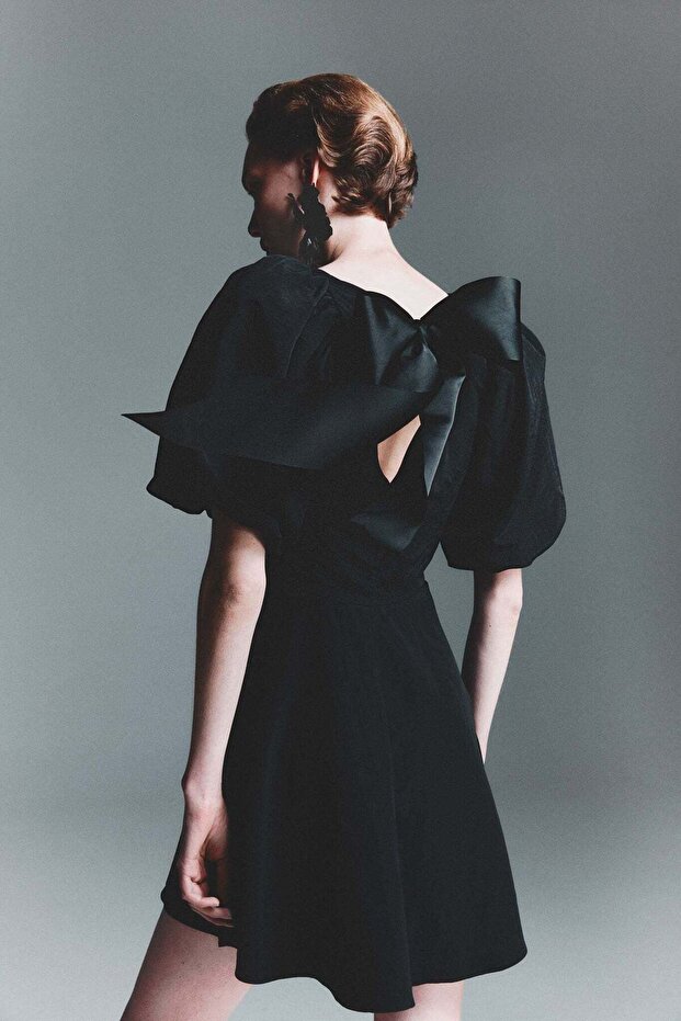 Balloon-sleeved dress