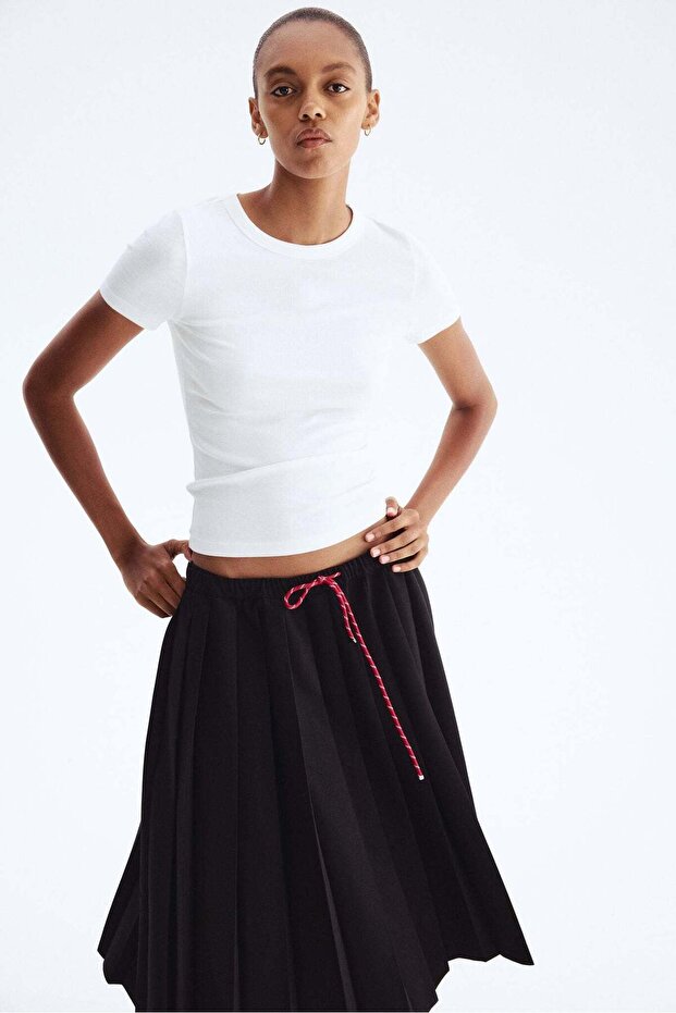 تنورة مطوية برباط - 3