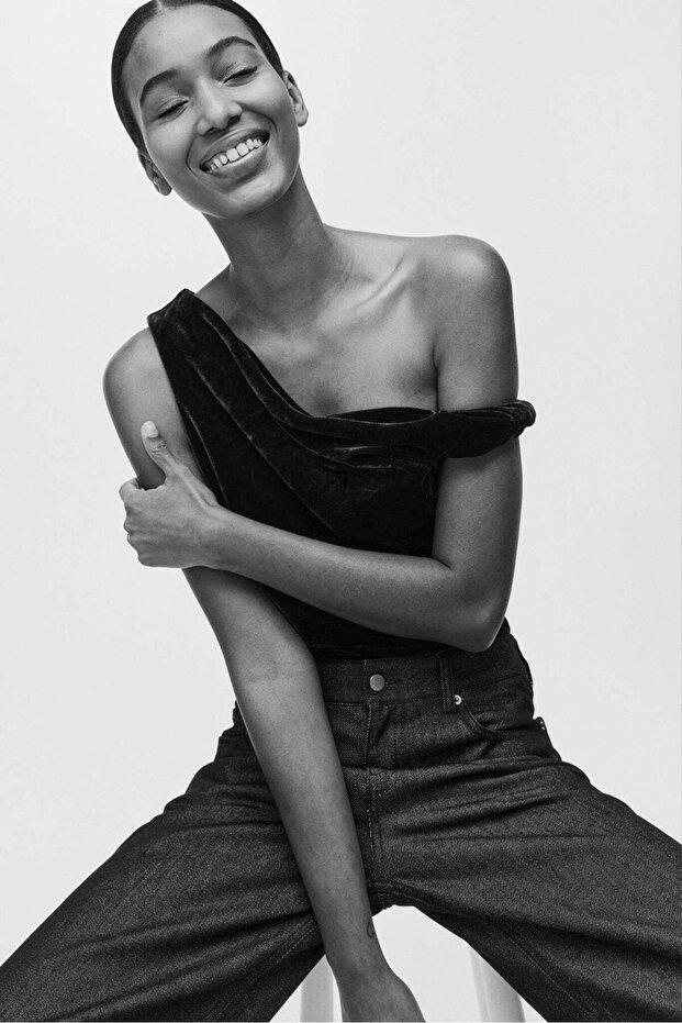 بلوزة بكتف واحد - 1