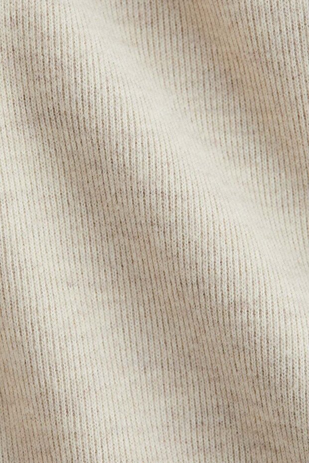 Loose-fit fine-knit top