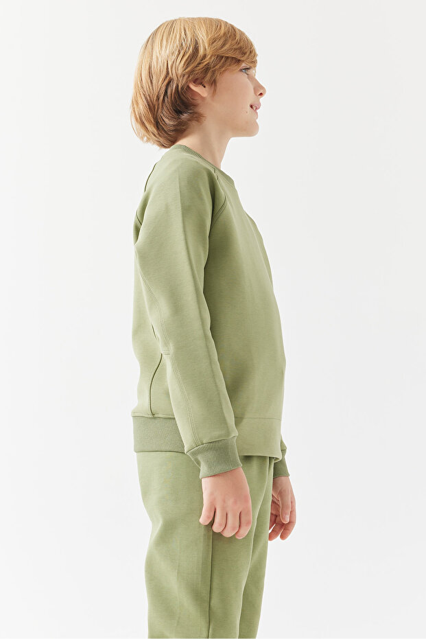 Boy's Basic Sweatshirt - 4