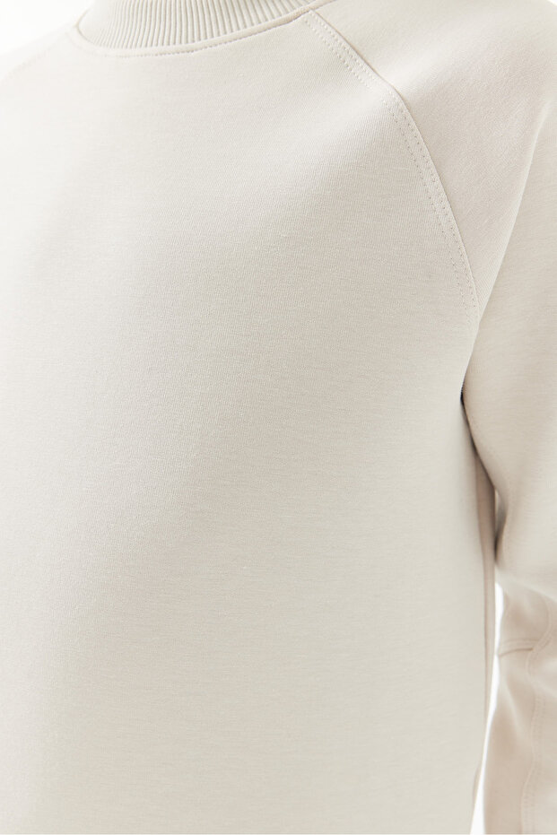 Boy's Basic Sweatshirt - 6