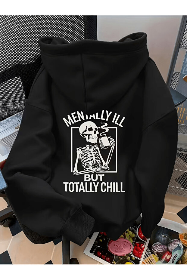 هودي مطبوع عليه هيكل عظمي وعبارة 'Chill'