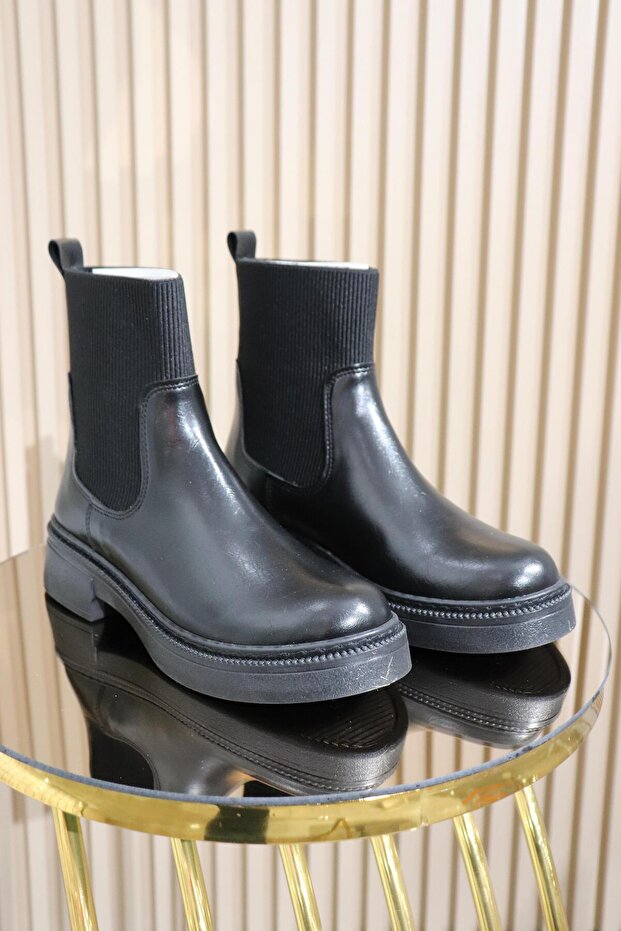 Women's Boots with Elastic at the Neck 188