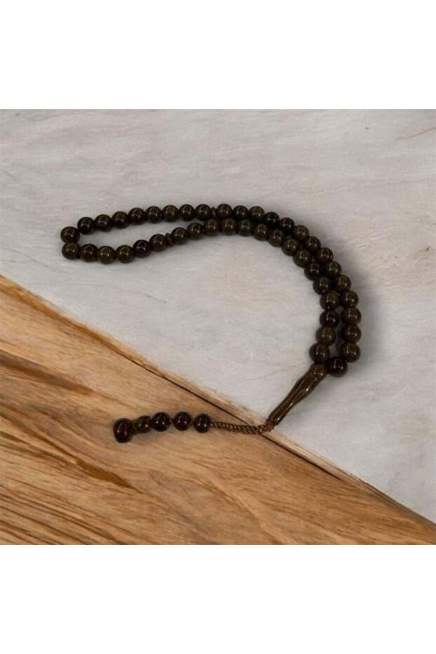 مسبحة بنية اللون