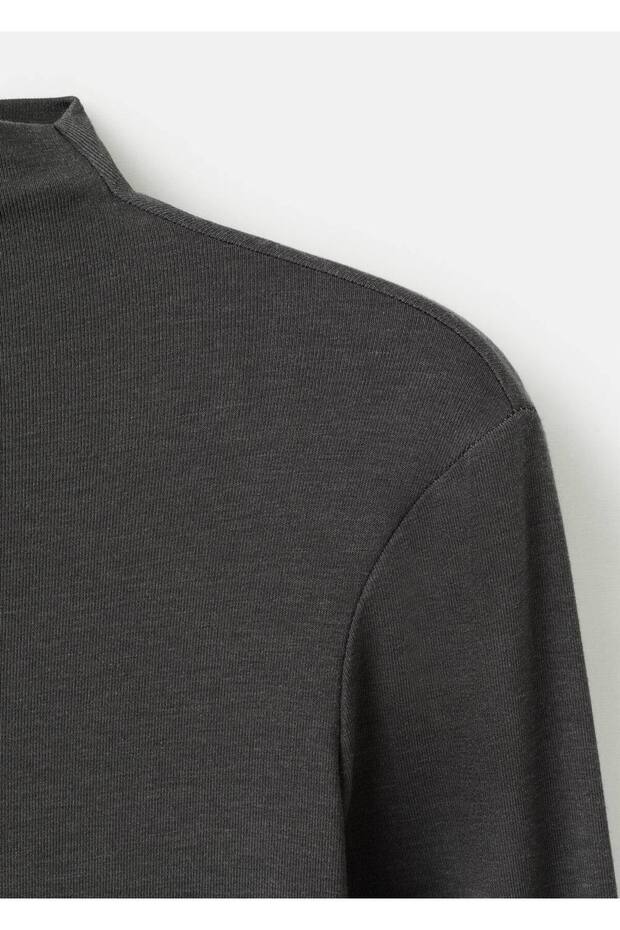 Dik yaka tişört - 6