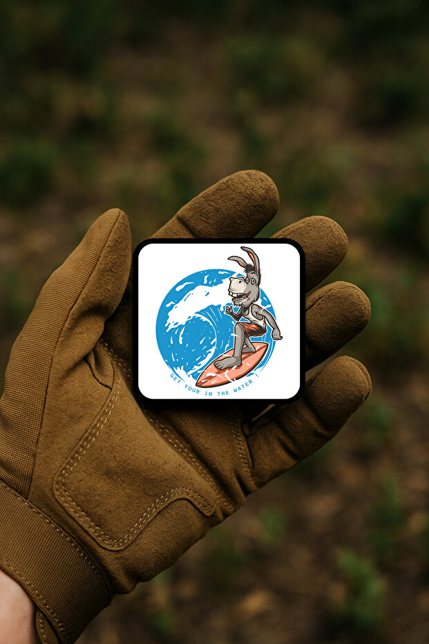 شارة / وشاح / شعار بتصميم الحمار الذي يركب الأمواج - 1