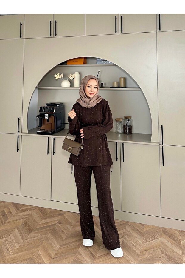 طقم MORE من قطعتين مزين بالأحجار