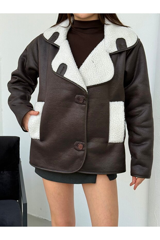 سترة من جلد الغزال مع جيوب مبطنة بالقطيفة وأزرار - 1