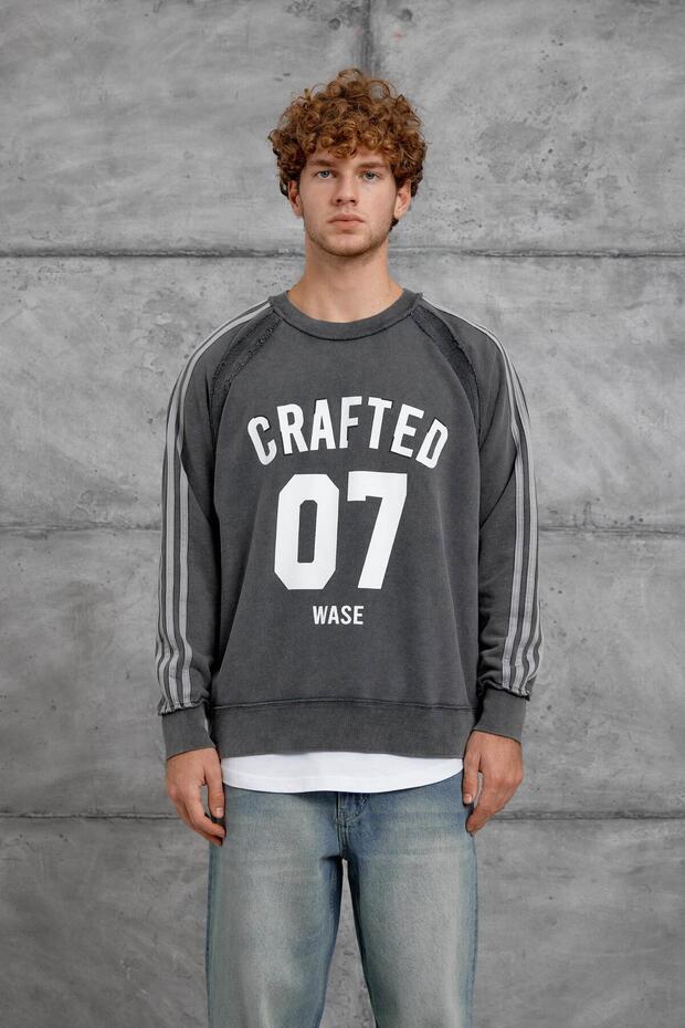 سويت شيرت رجالي مطبوع بتصميم CRAFTED YIKAMALI Füme بمقاس كبير