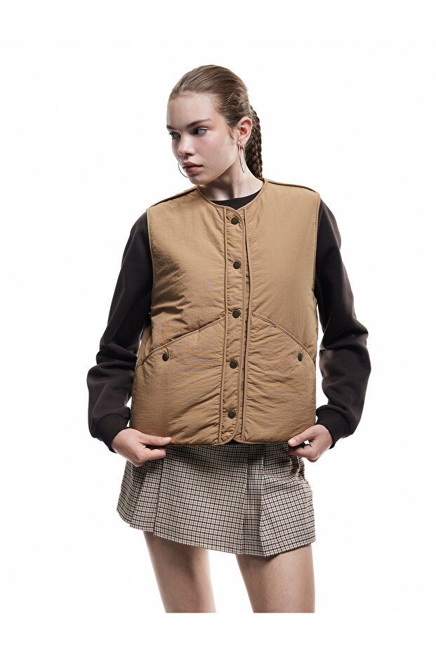 Round Neck Snap Button Sleeveless Vest