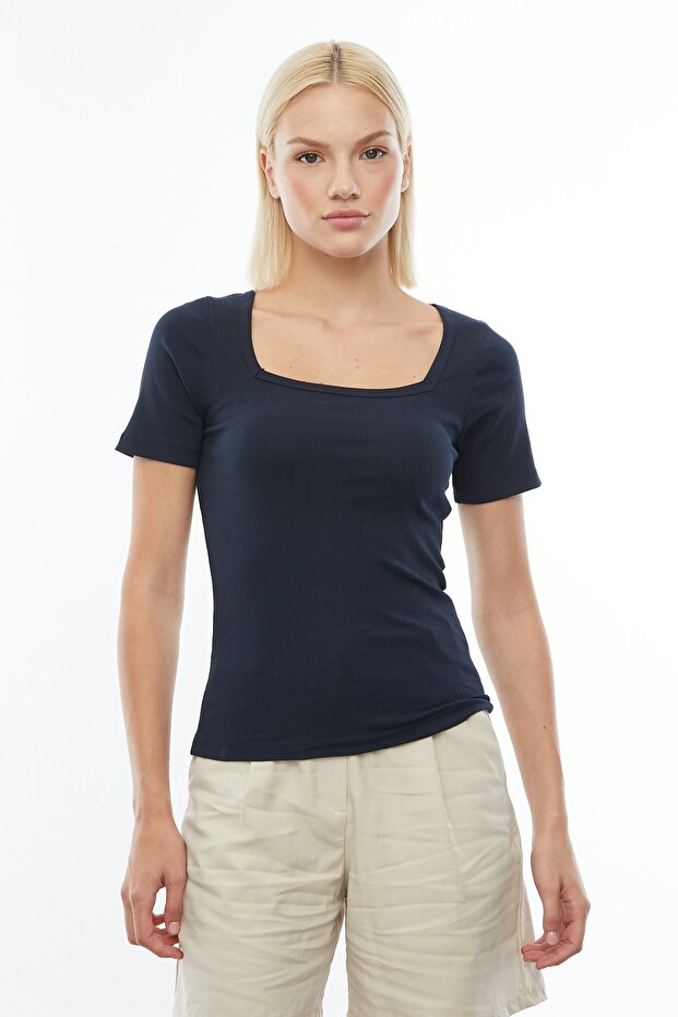 Kare Yaka Basic T-shirt - 1
