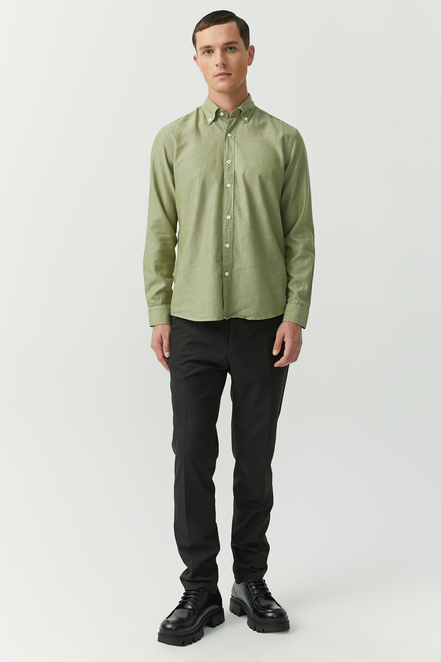 قميص مريح بأزرار على الياقة - 5