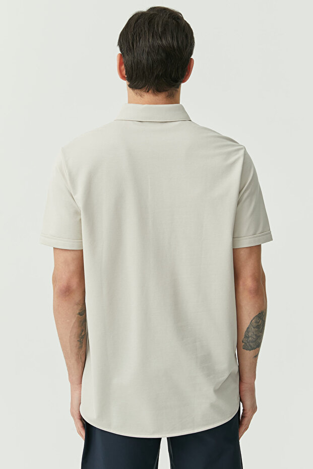 قميص عادي بياقة مزودة بأزرار - 6