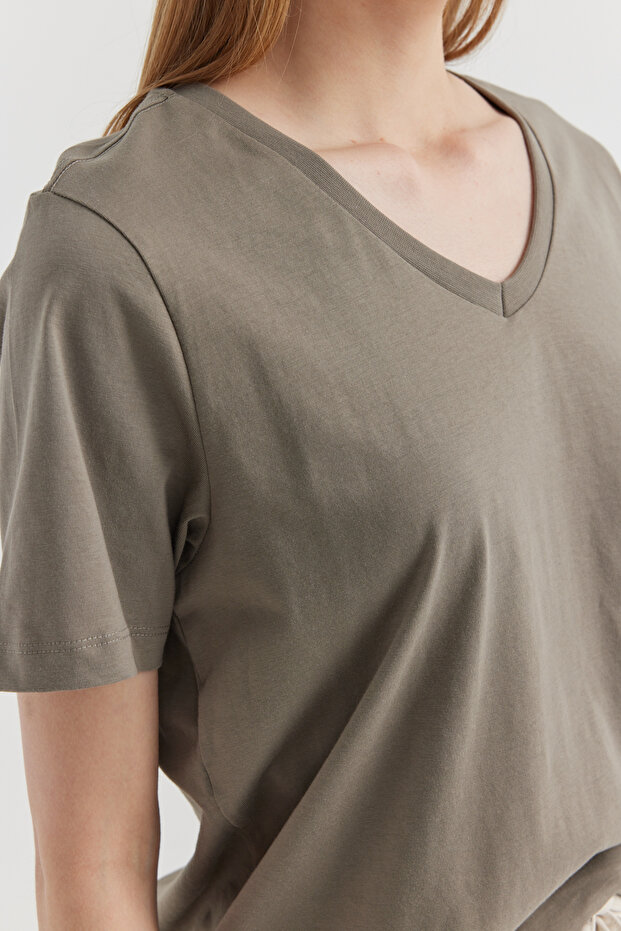Kadın V Yaka Basic T-shirt - 8