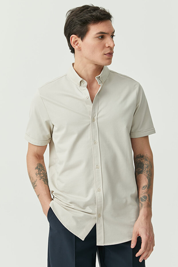 قميص عادي بياقة مزودة بأزرار - 5