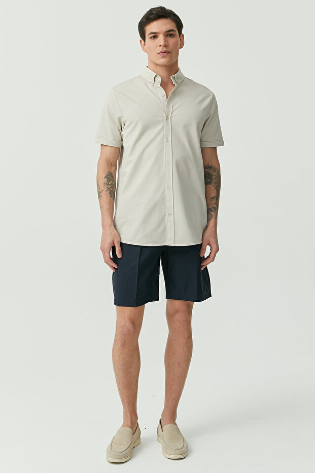 قميص عادي بياقة مزودة بأزرار - 8