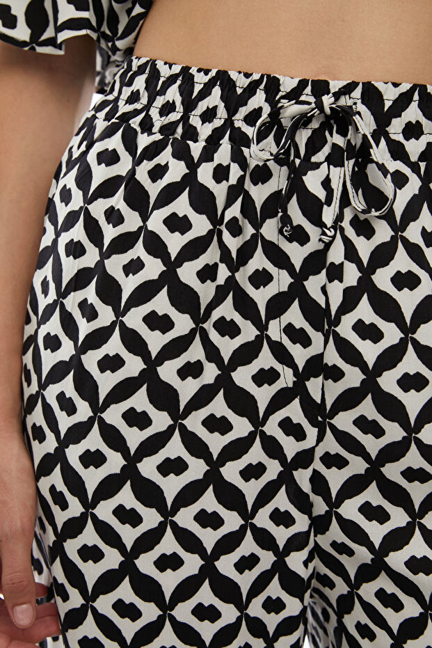 بنطلون بحزام مزين بنقوش - 7